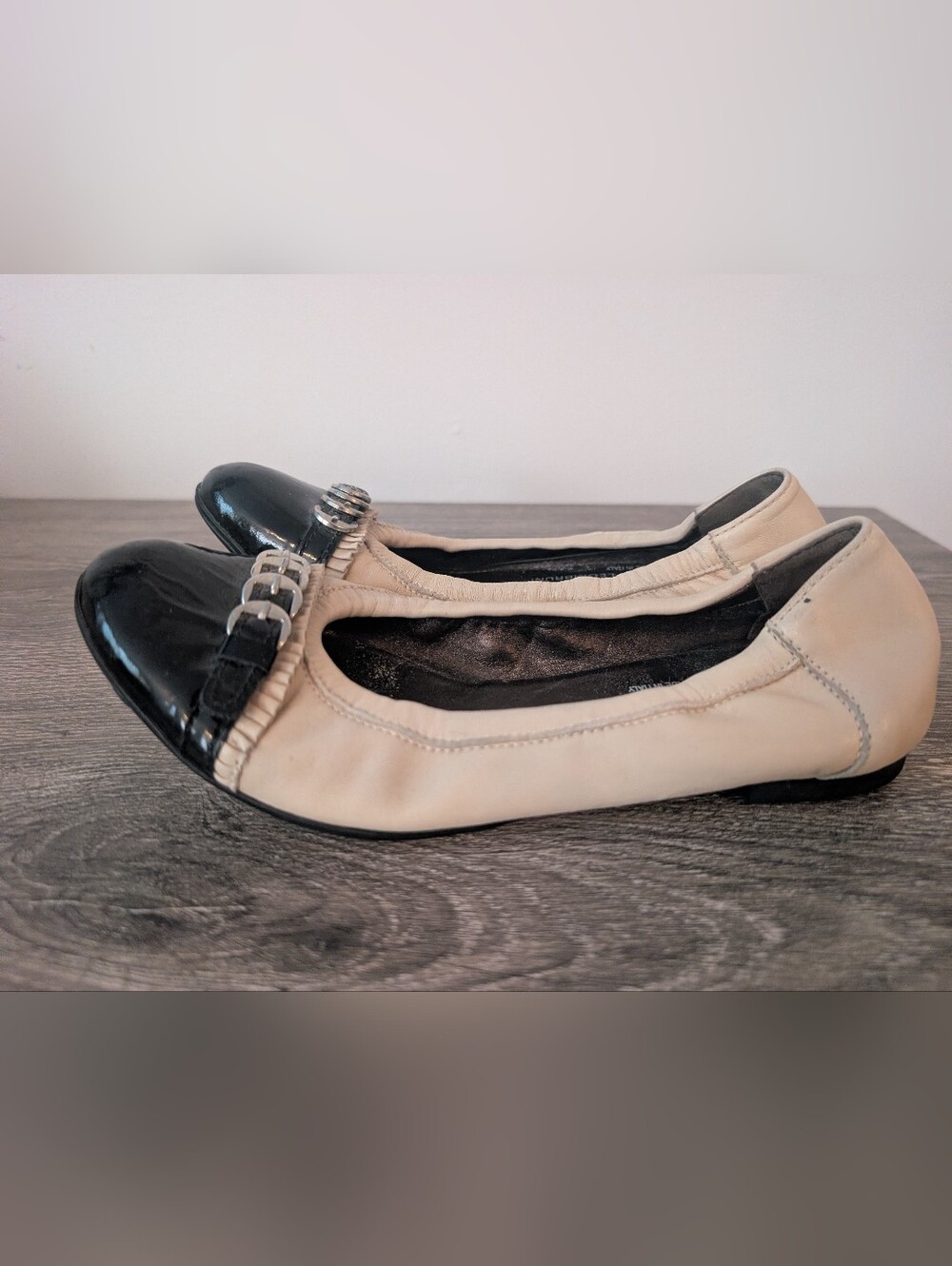 AGL Women's 2 Tone Ballet Flats With Buckle Detail - Picture 3 of 7